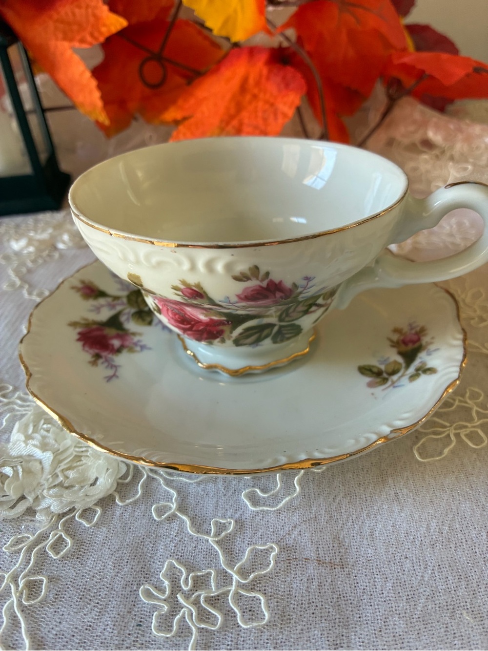 Source Unknown White Teacup and Saucer with Pink Rose Floral Trim